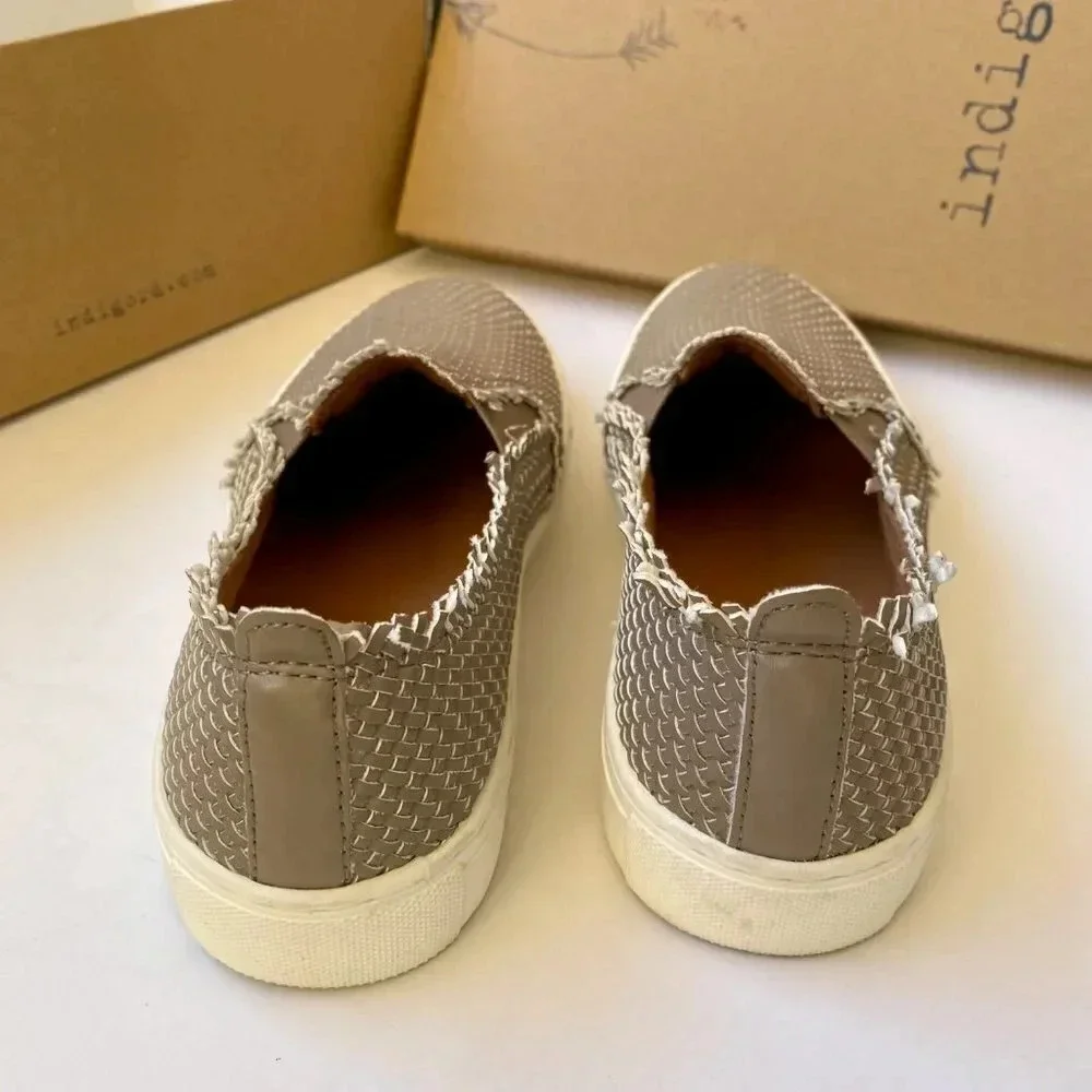 NWT Indigo Rd Women’s Kicky Tan Slip-On Shoes 6